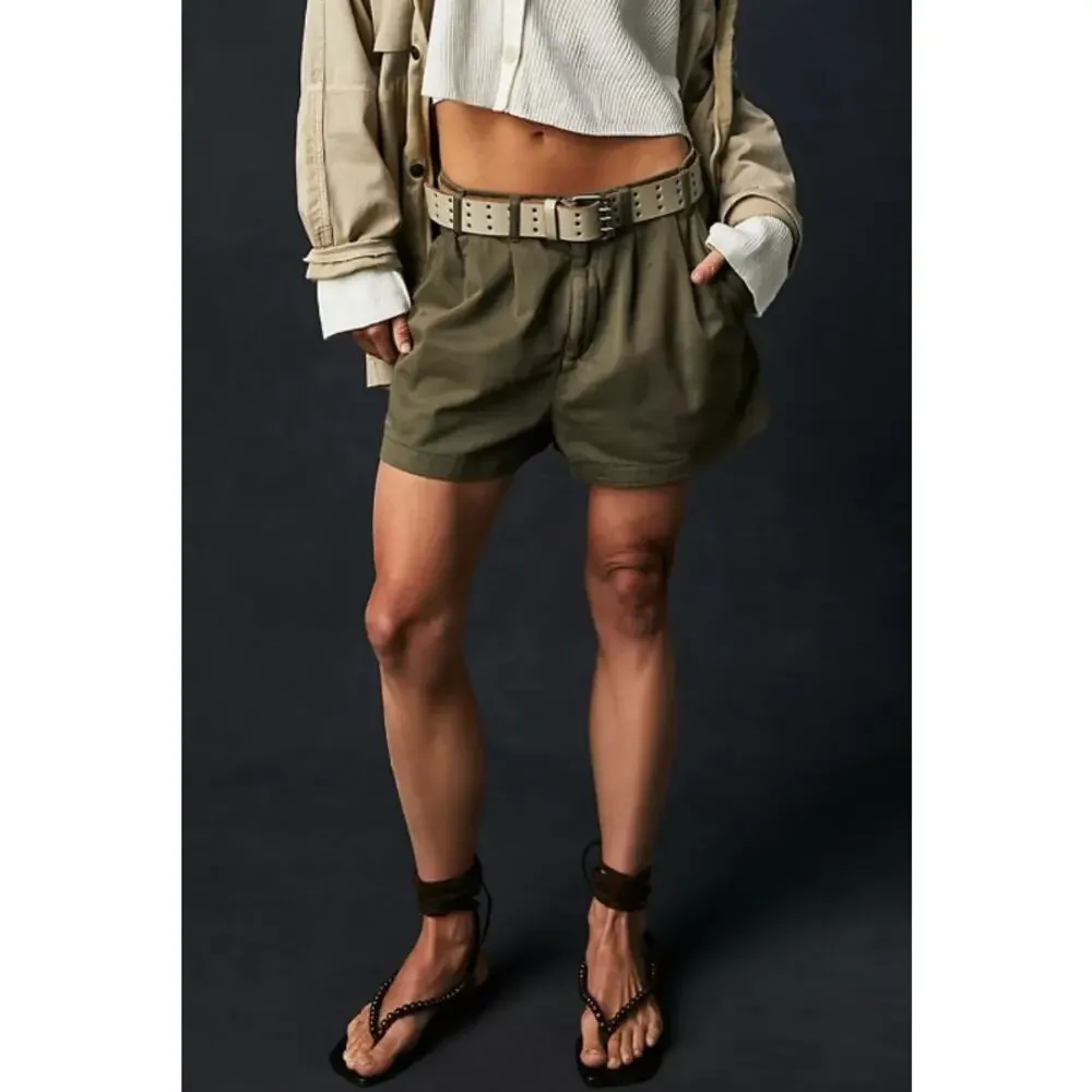 Free People Classic Relaxed Mid Rise Billie Chino Short Willow Womens Size 4 NWT - Picture 4 of 4